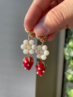 Load image into Gallery viewer, Fresa Earrings
