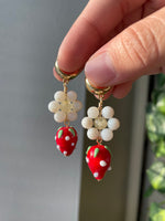 Load image into Gallery viewer, Fresa Earrings
